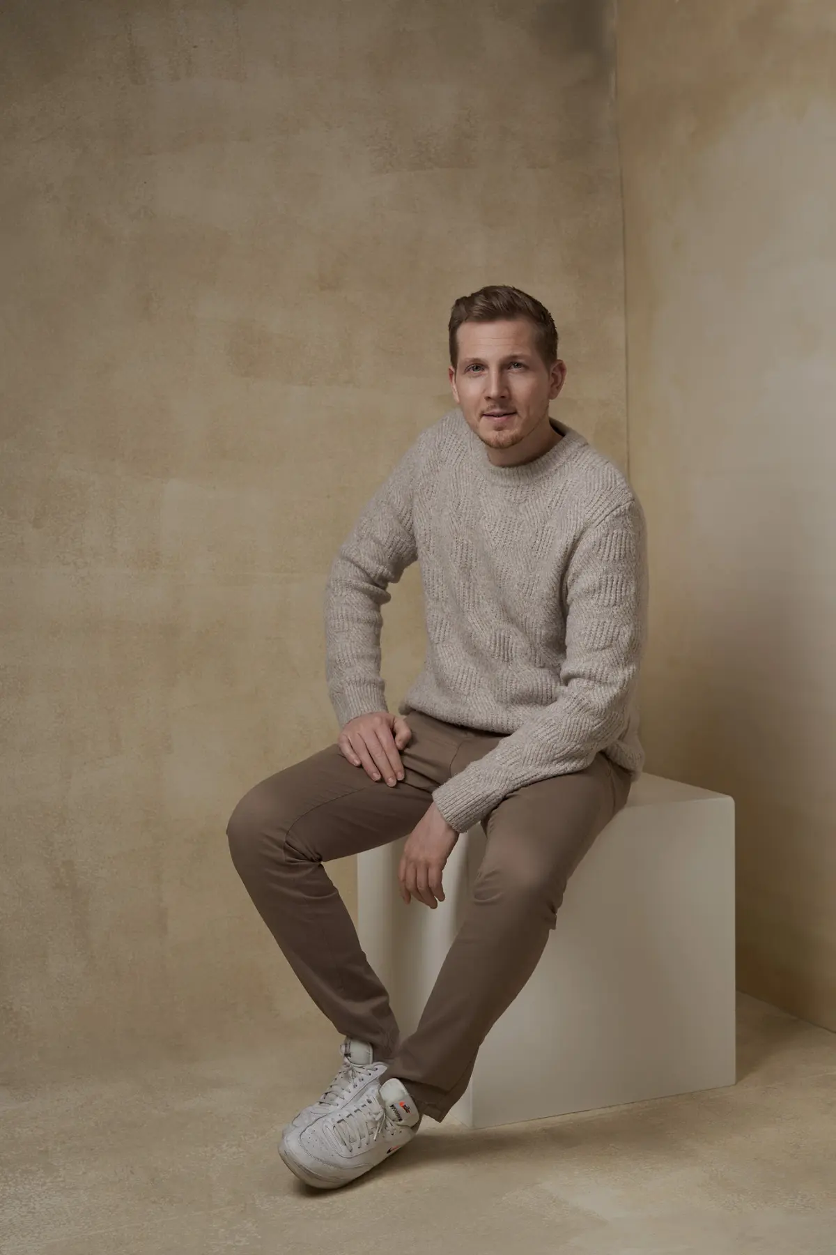 Auf die nächsten Konzerte. Am 6.3. startet meine heurige Konzertsaison mit der Album-Release-Party im Dunkelbunt Tattoo Studio in Wien. Ab 12 Uhr Tattoo Walk-In und ab 17 Uhr spiele ich live mit meiner Band: Jürgen Baumgartner an der Gitarre, Jakob Demel am Bass und Marlene Wolfmayr an der Cajon. Ich freue mich auf euch. Nähere Infos findet ihr hier unter <a href="termine" class="back-link">Termine</a>. 