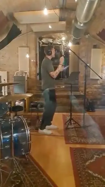 Ein Einblick in die Studioarbeit an meinem aktuellen Album "Acht Und Dreissig - 8&30". Bei Markus Manahl im Studio wurden aus den Skizzen Songs und aus Gedankenfetzen Lyrics. 